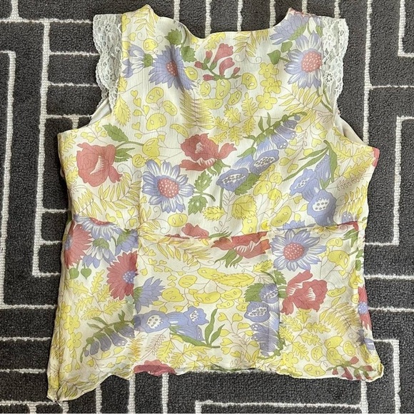 Pastel Floral print silk with lace hemmed neckline and shoulders. Side zipper. - Picture 2 of 7